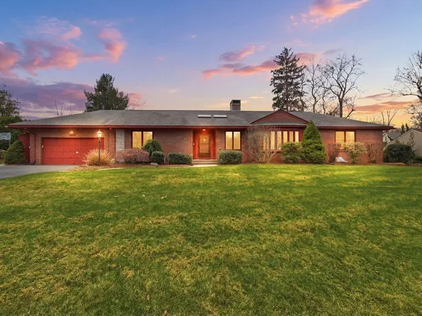 31 Briarcliff Rd, Longmeadow, MA 01106