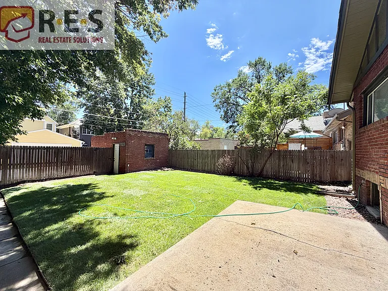 1146 Jackson St — Photo 12
