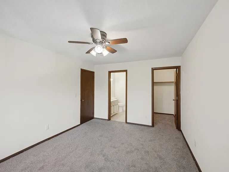Edina Manor Apartments — Photo 9