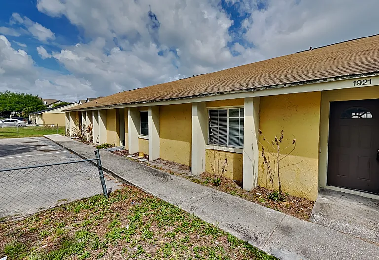 1921 Truman Rd — Photo 2