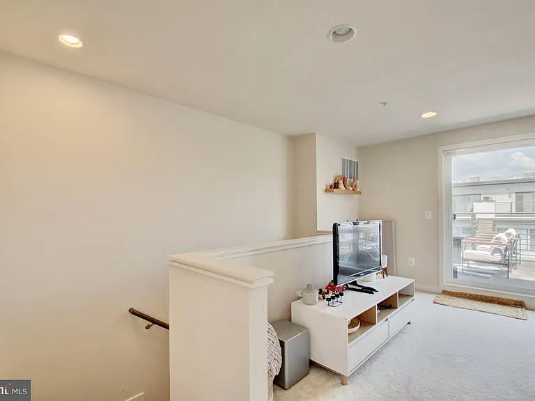 8078 Tribeca — Photo 30