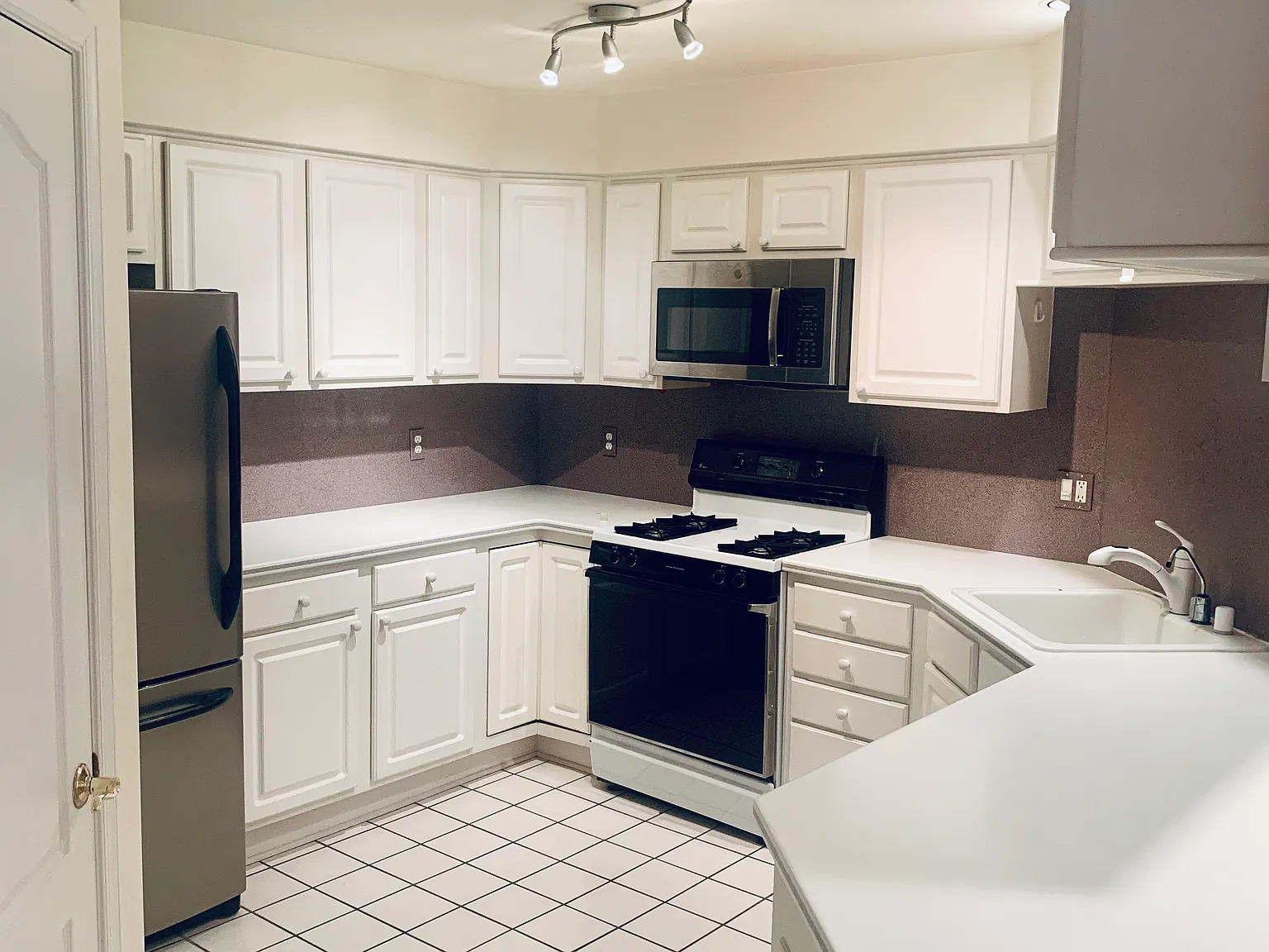 2 bed, 1388 sqft, $3,100 — Photo 4