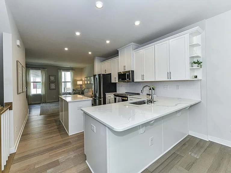 408 Tristram Ln — Photo 4