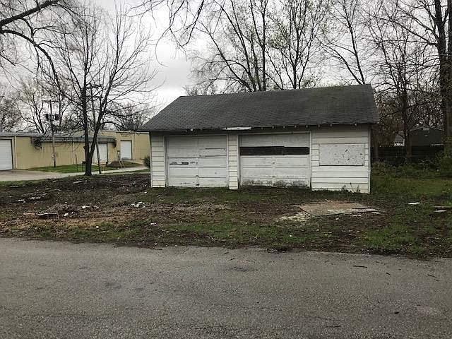 2nd image of 309 Chestnut St