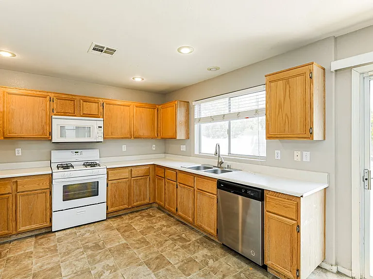 1096 Pincay Dr — Photo 8