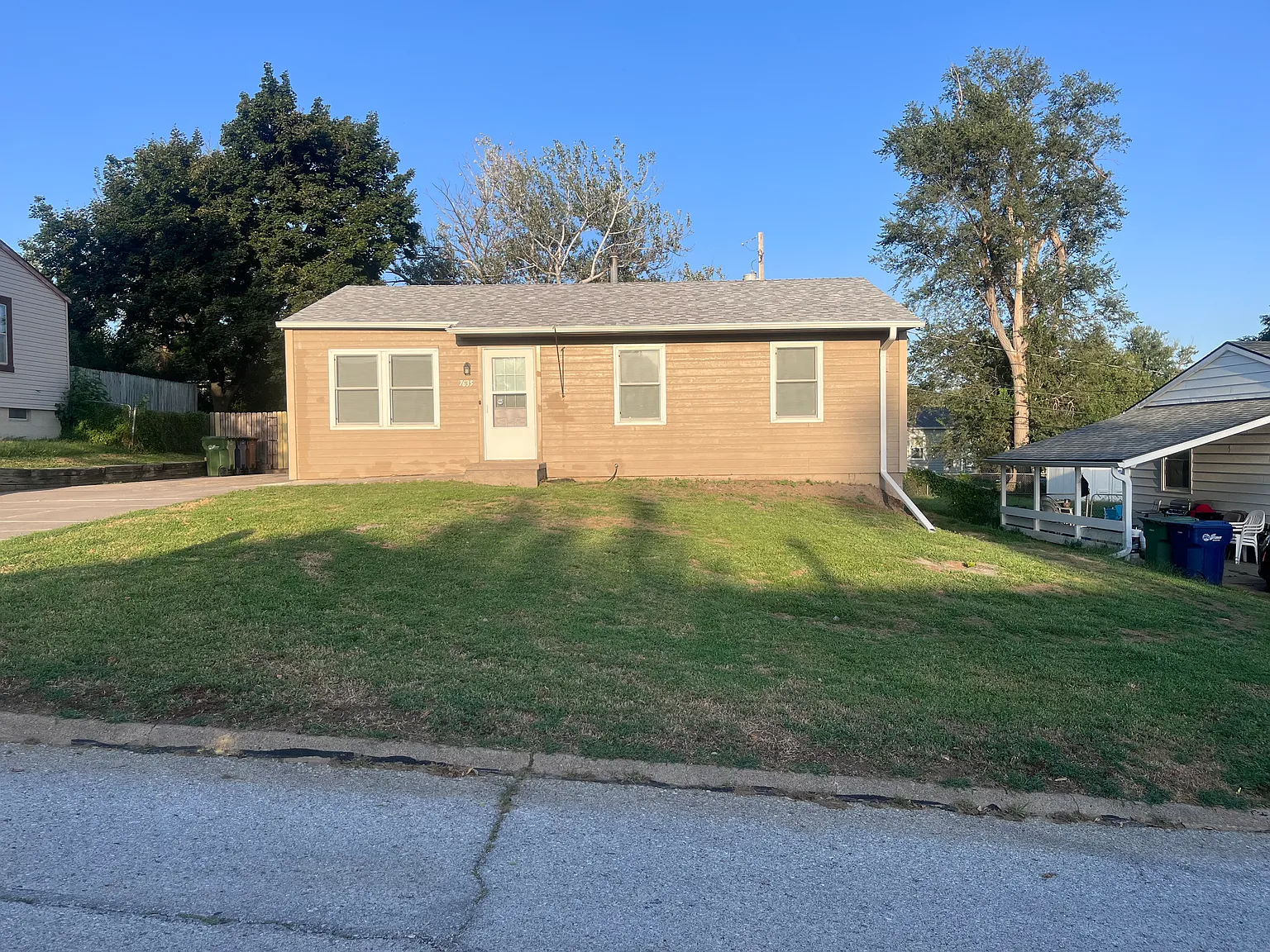 4 bed, 925 sqft, $1,700 — Photo 2