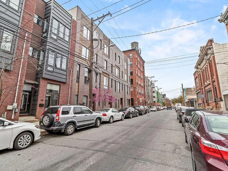 418 Fairmount Ave — Photo 1
