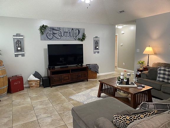 5th image of 4132 Clay Dr