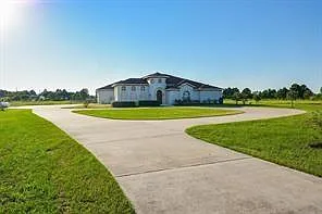 4 bed, 4.5 bath, 3795 sqft, $5,500 — Photo 4