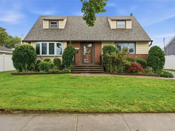 947 White Birch Lane, Wantagh, NY 11793