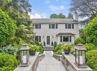 8 Lantern Ln, Greenwich, CT 06831