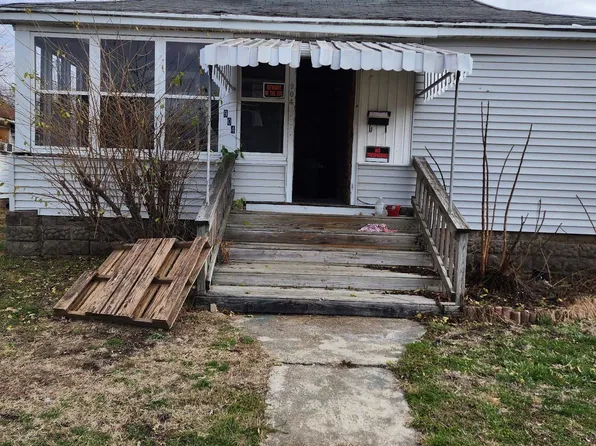 904 N 14th St, Herrin, IL 62948
