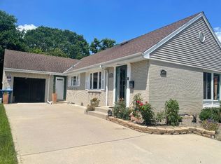 1278 E River Dr, Des Plaines, IL 60018