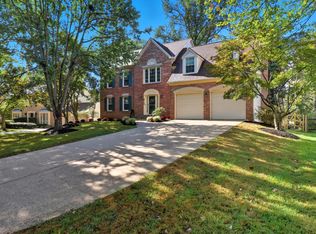913 White Pine Pl, Potomac, MD 20854