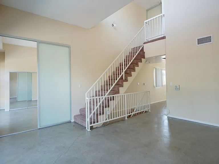 922 W 23rd St #201 — Photo 8