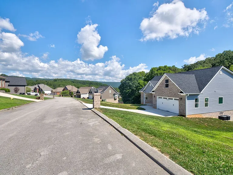 611 Sunset Valley Dr — Photo 37