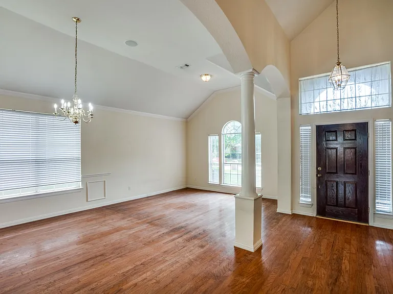 4529 Burnhill Dr — Photo 4