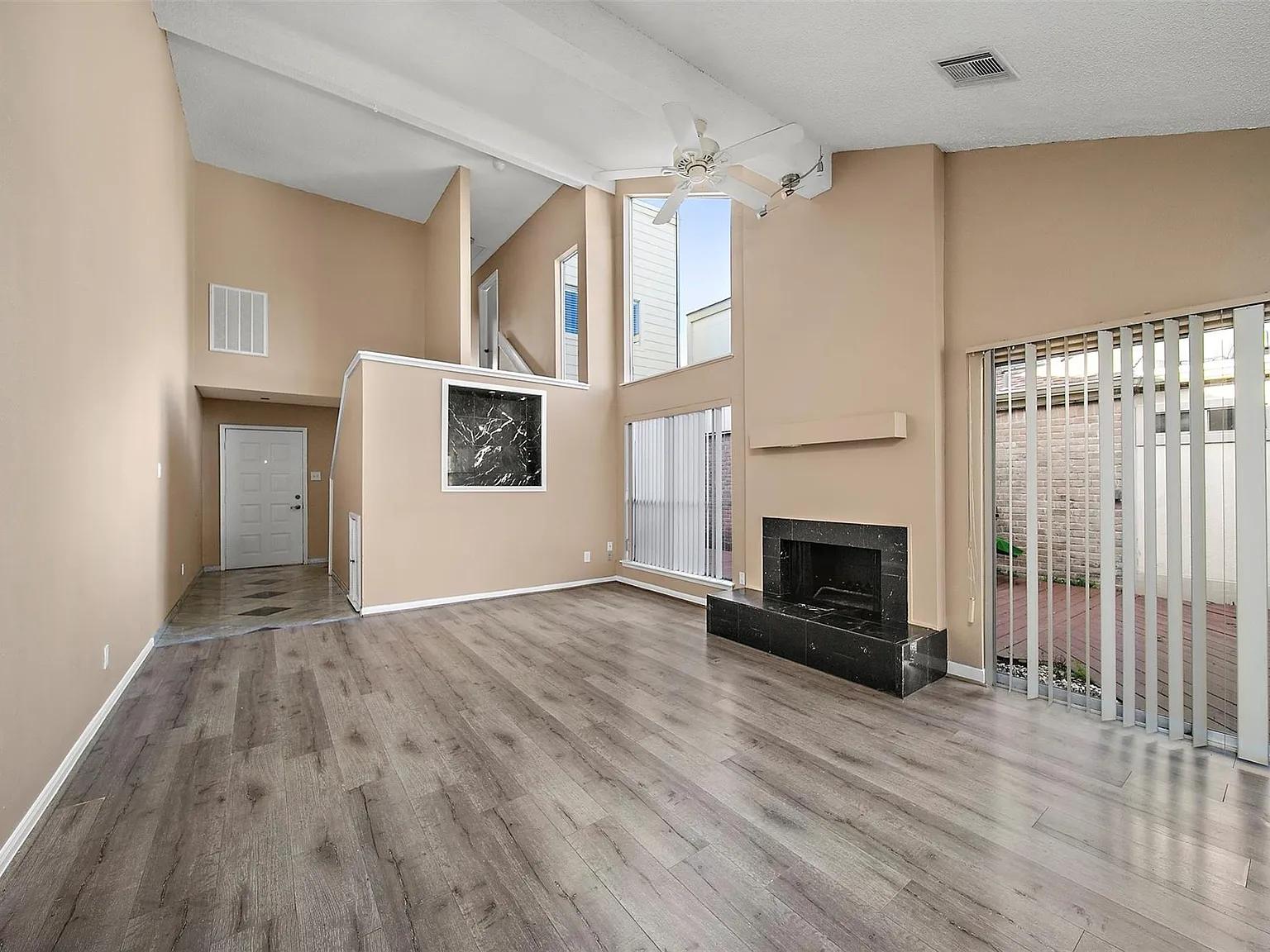 3 bed, 2.5 bath, 1645 sqft, $2,000 — Photo 3