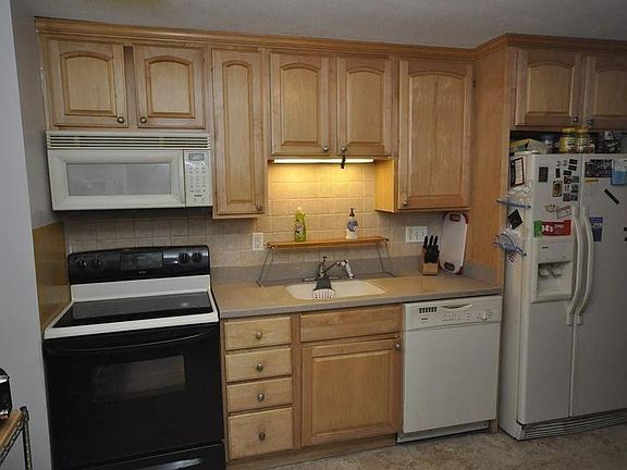 2nd image of 244 Salem St APT 12