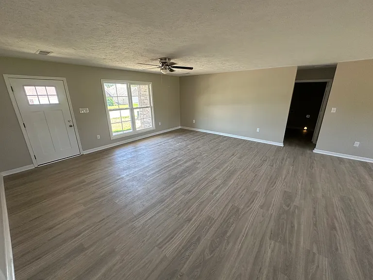 104 Wesley Dr — Photo 5