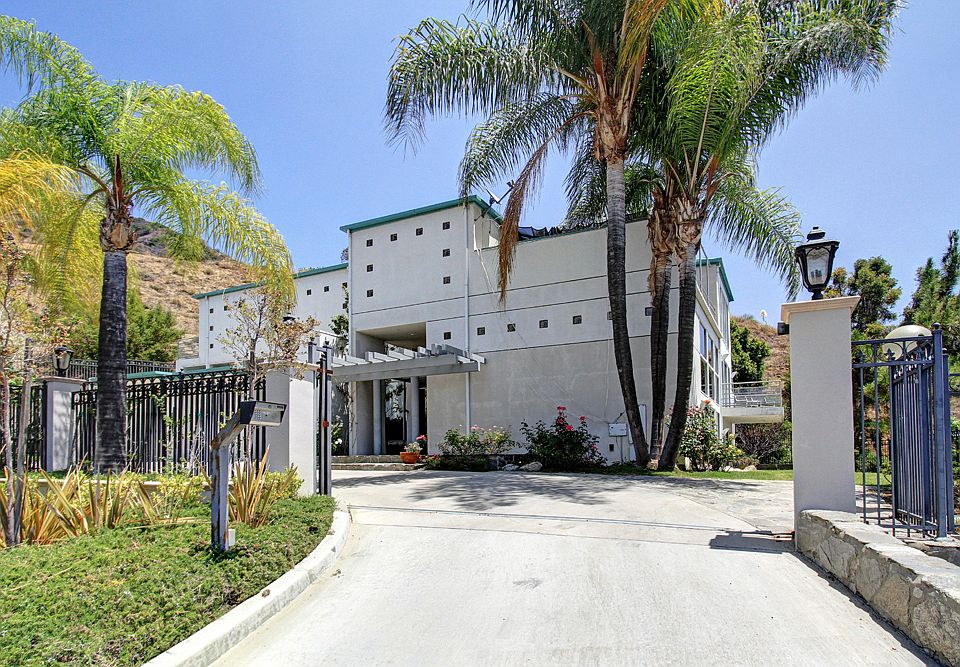 1st image of 525 Lotus Ln