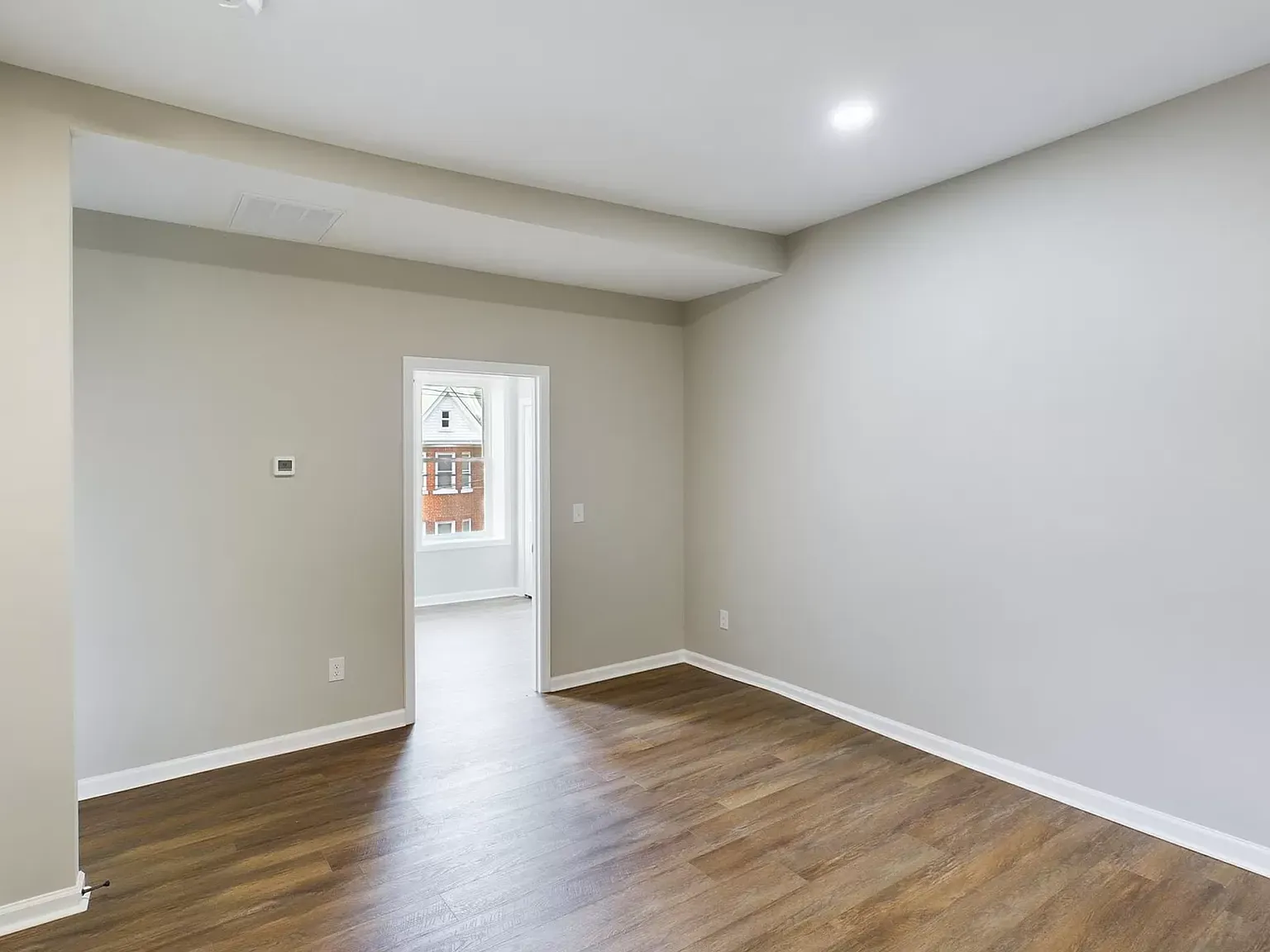 1 bed, 900 sqft, $1,300 — Photo 4