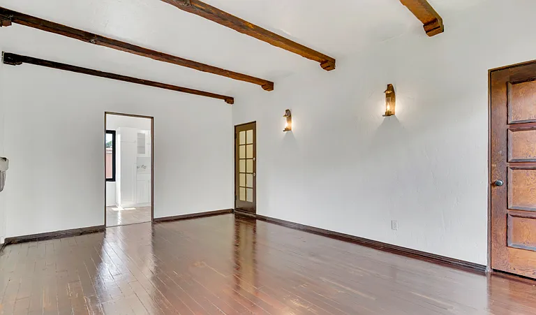 2270 N Beachwood Dr #21 — Photo 6