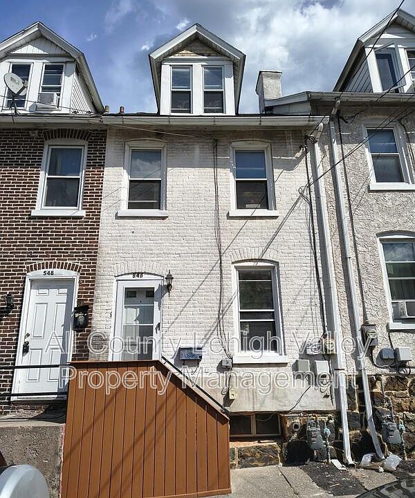 1st image of 546 Thomas St