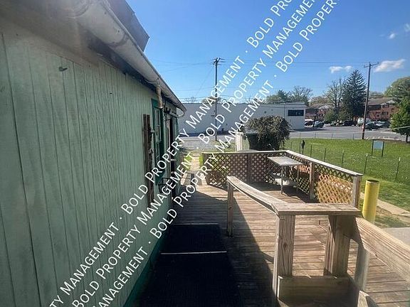 4th image of 813 Quentin Rd