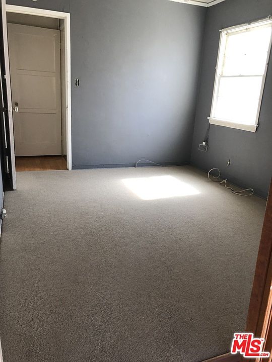 2nd image of 1927 W 37th Pl