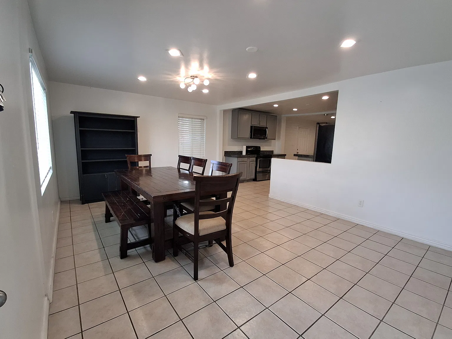 3 bed, 2000 sqft, $2,250 — Photo 2