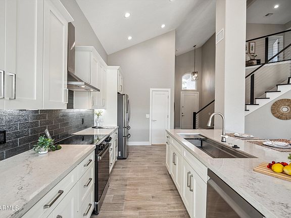 3rd image of 11537 W LAURELWOOD Lane