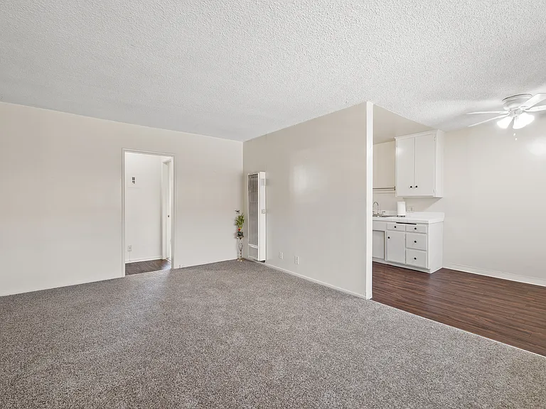 621-625 W. Hyde Park Blvd. — Photo 22