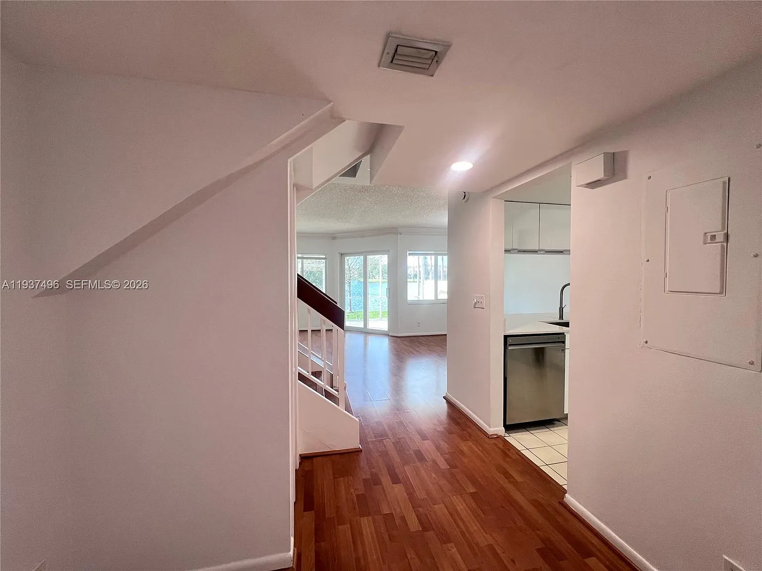 2 bed, 1340 sqft, $2,700 — Photo 2