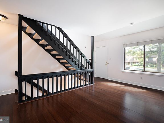 3rd image of 4988 Mermaid Blvd