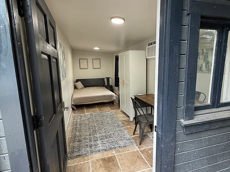 826 S Burlington Ave #G2 — Photo 7