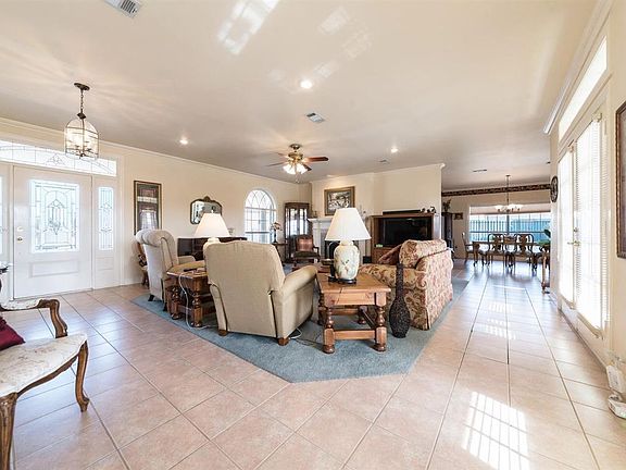 4th image of 2729 River Oaks Dr