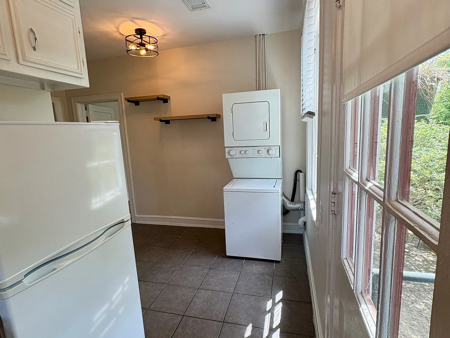 2 bed, 800 sqft, $1,200 — Photo 3