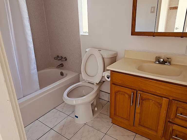 1008 Eagle Ave #1 — Photo 11