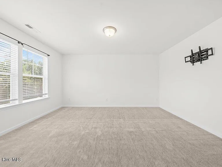 423 Bassett Ln — Photo 15