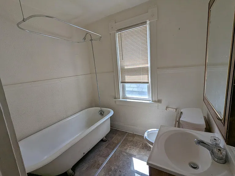 1048 Norwood Ave — Photo 9