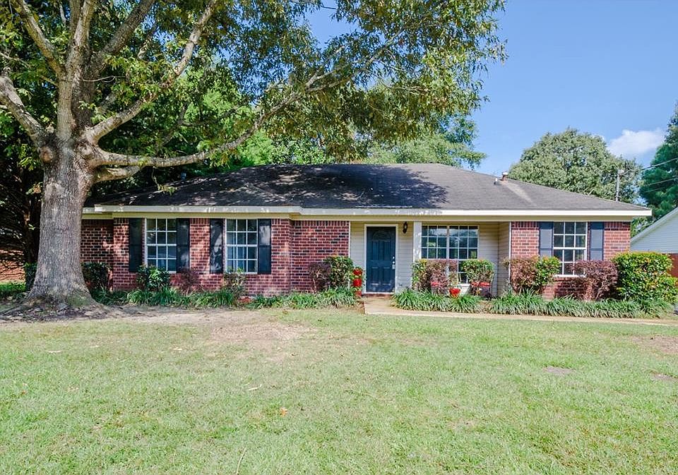 2nd image of 1350 Lexington Way