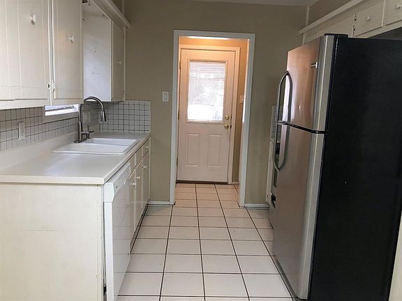 4th image of 810 Dover Ave