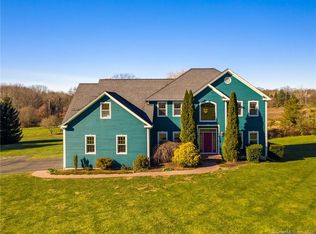 4 Wheatfield Dr, Wallingford, CT 06492