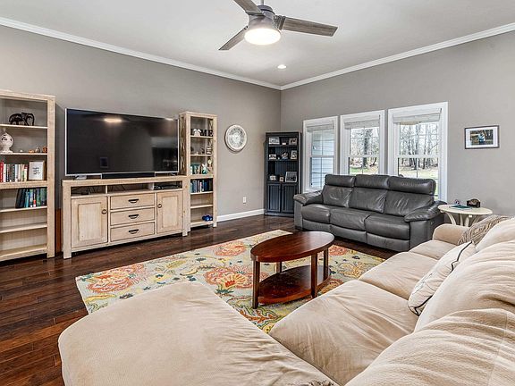 4th image of 206 Excalibur Dr