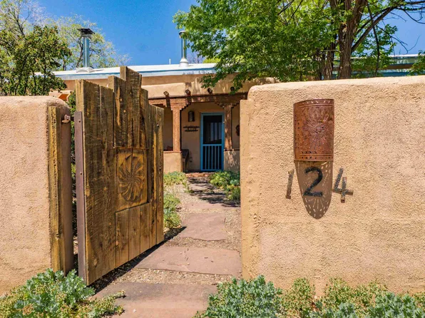124 La Loma Plz, Taos, NM 87571