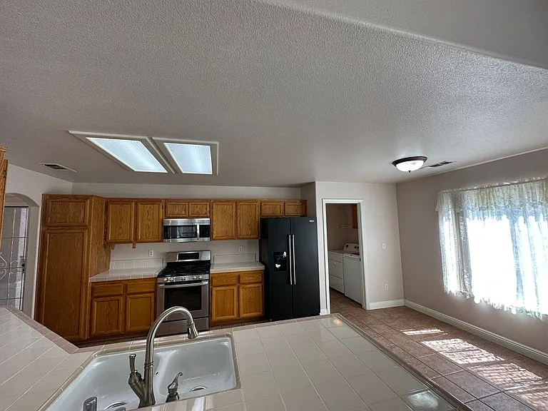 2935 S Aspen St — Photo 8