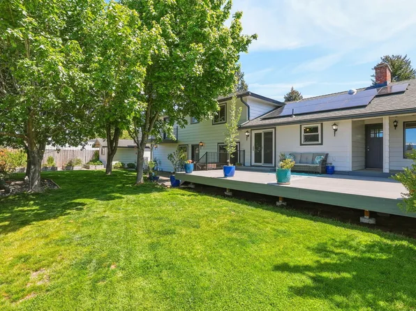 61573 E Lake Dr, Bend, OR 97702