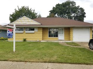 21 Hewitt St, Hicksville, NY 11801