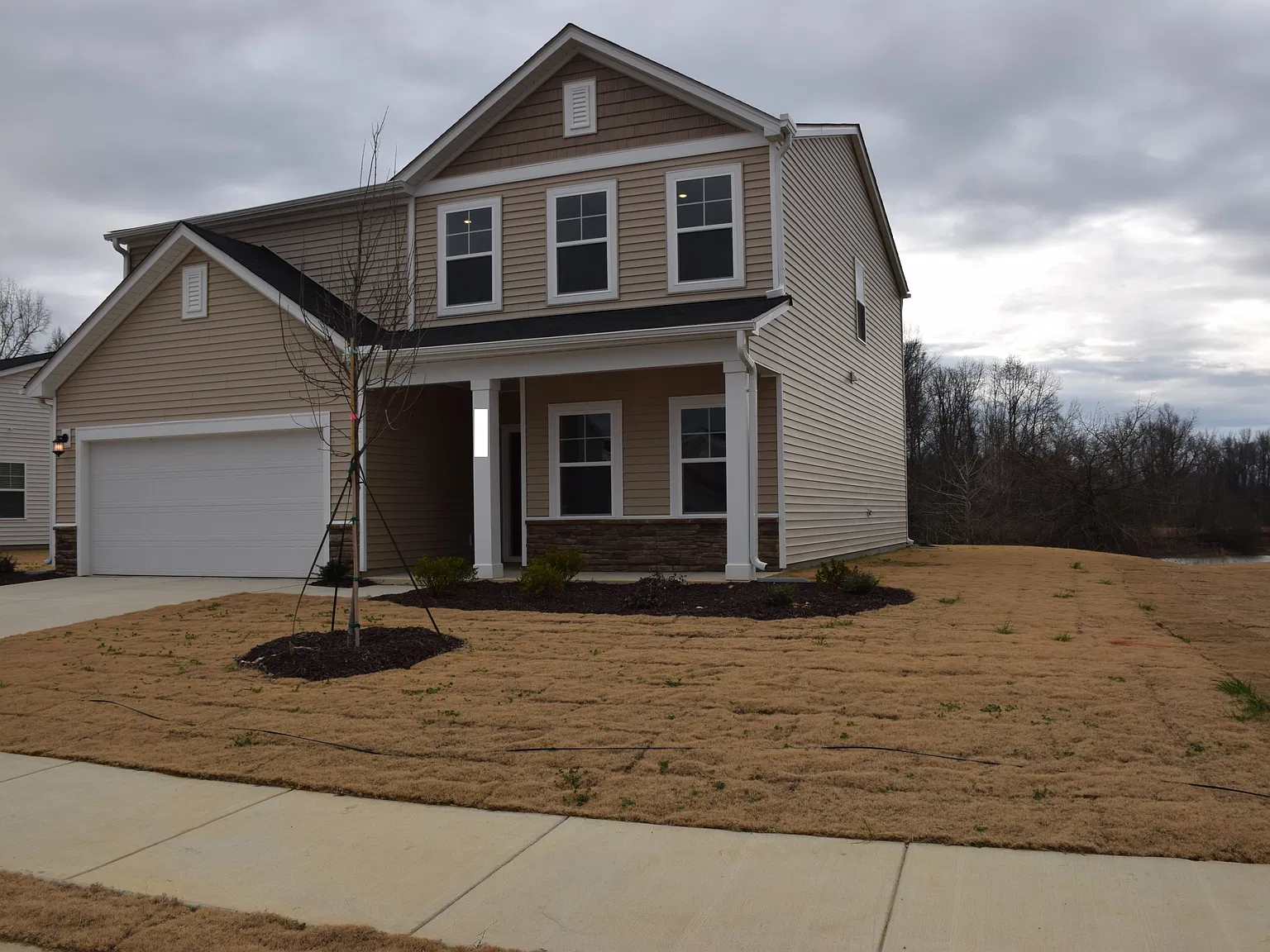 4 bed, 2435 sqft, $2,100 — Photo 2
